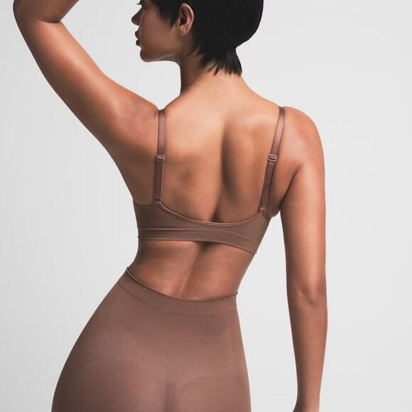 SKIMS SEAMLESS SCULPT
BRALETTE JASPER 4X NWT IN BOX - Picture 4 of 7